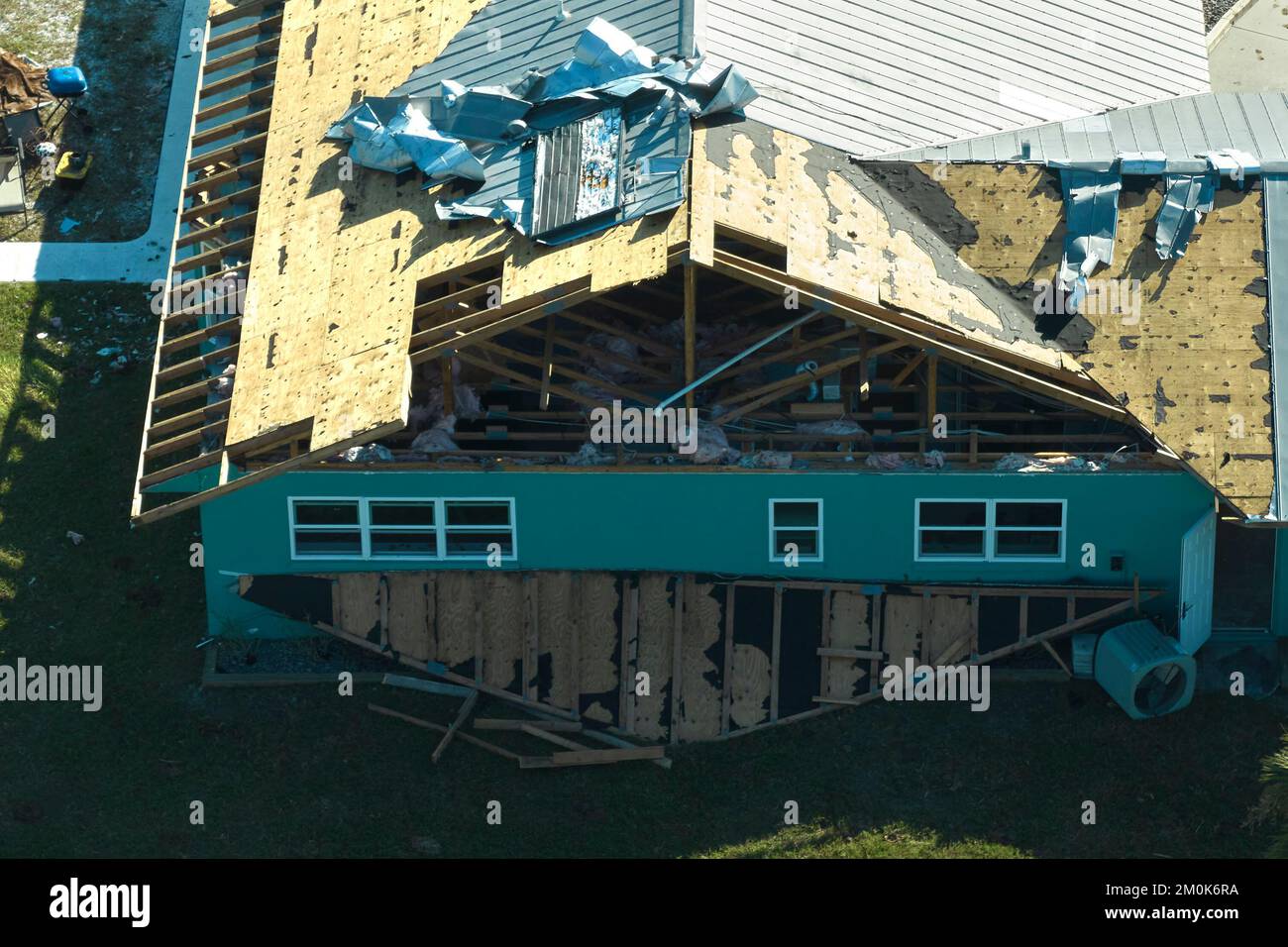 Hurrikan Ian zerstörte ein Haus in Florida Wohngebiet. Naturkatastrophen und ihre Folgen Stockfoto