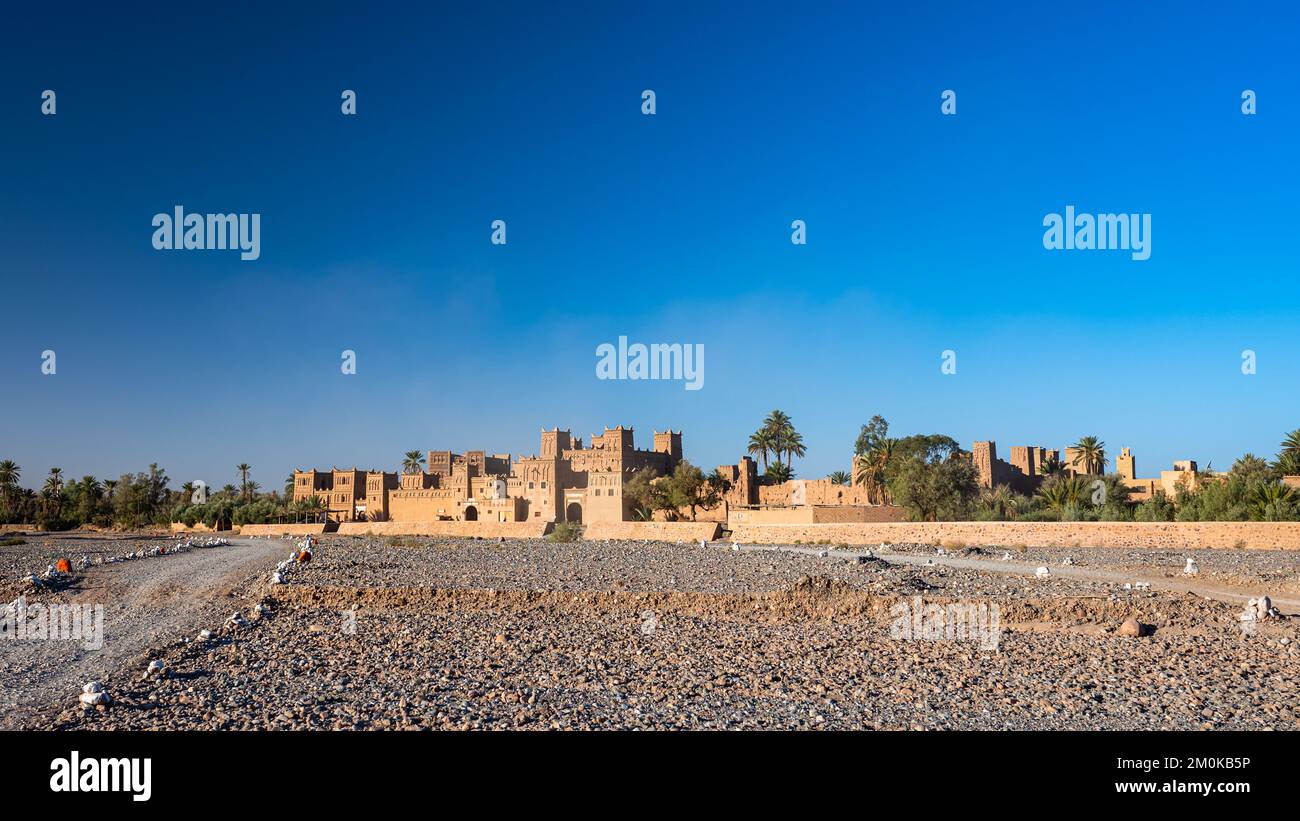 Skoura, Provinz Ouarzazate, Marokko - 23. November 2022: Traditionelle, historische, befestigte Residenz Kasbah Amridil. Stockfoto