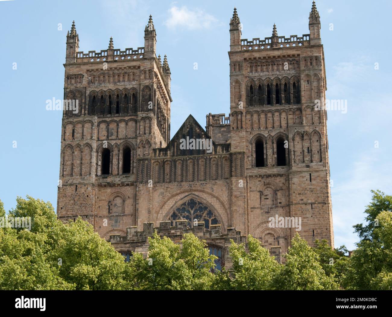 Durham Cathedral (Fassade), Durham, Co Durham, Tyne and Wear, Großbritannien. Durham Cathedral ist eine normannische Kathedrale, die zwischen 1093 und 1133 in Rom erbaut wurde Stockfoto