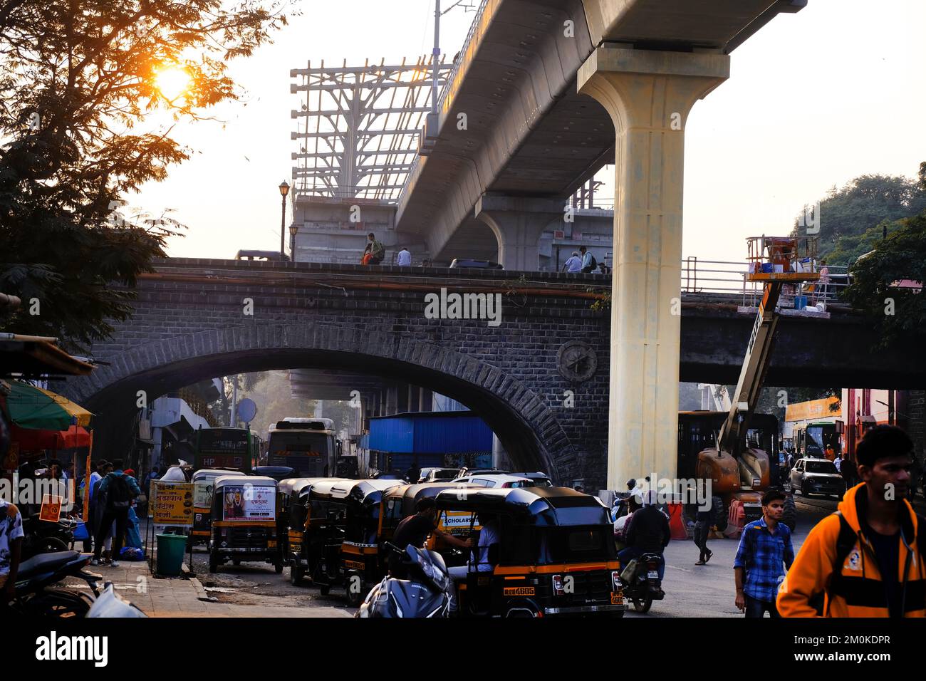 06. Dezember 2022, Pune, Indien, Chhatrapati Shivaji Brücke, diese Heritage Brücke verbindet die beiden Ufer des Flusses, Verbindung zwischen der Altstadt Stockfoto