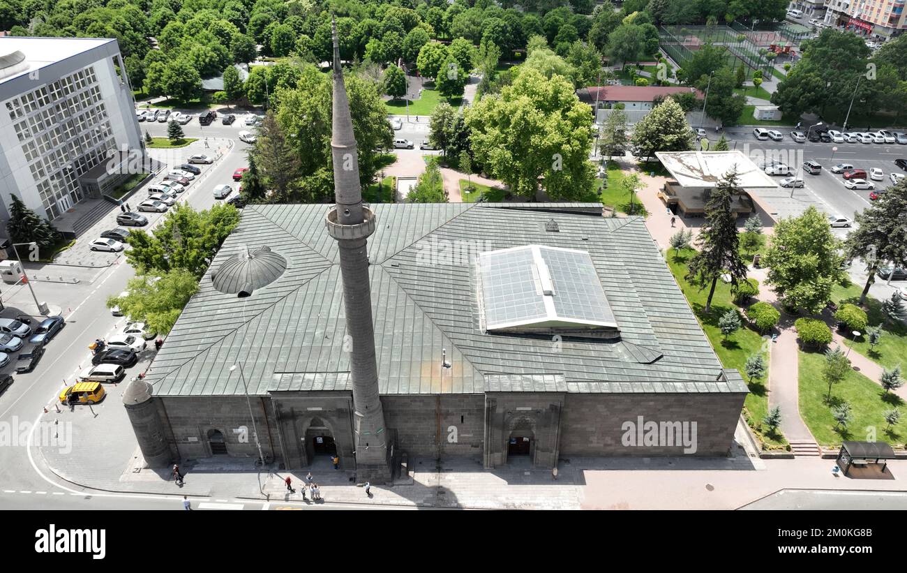 Die Haci Kilic Moschee wurde 1249 während der anatolischen Seljuk-Zeit erbaut. Foto der Moschee, aufgenommen mit einer Drohne. Kayseri, Türkei. Stockfoto
