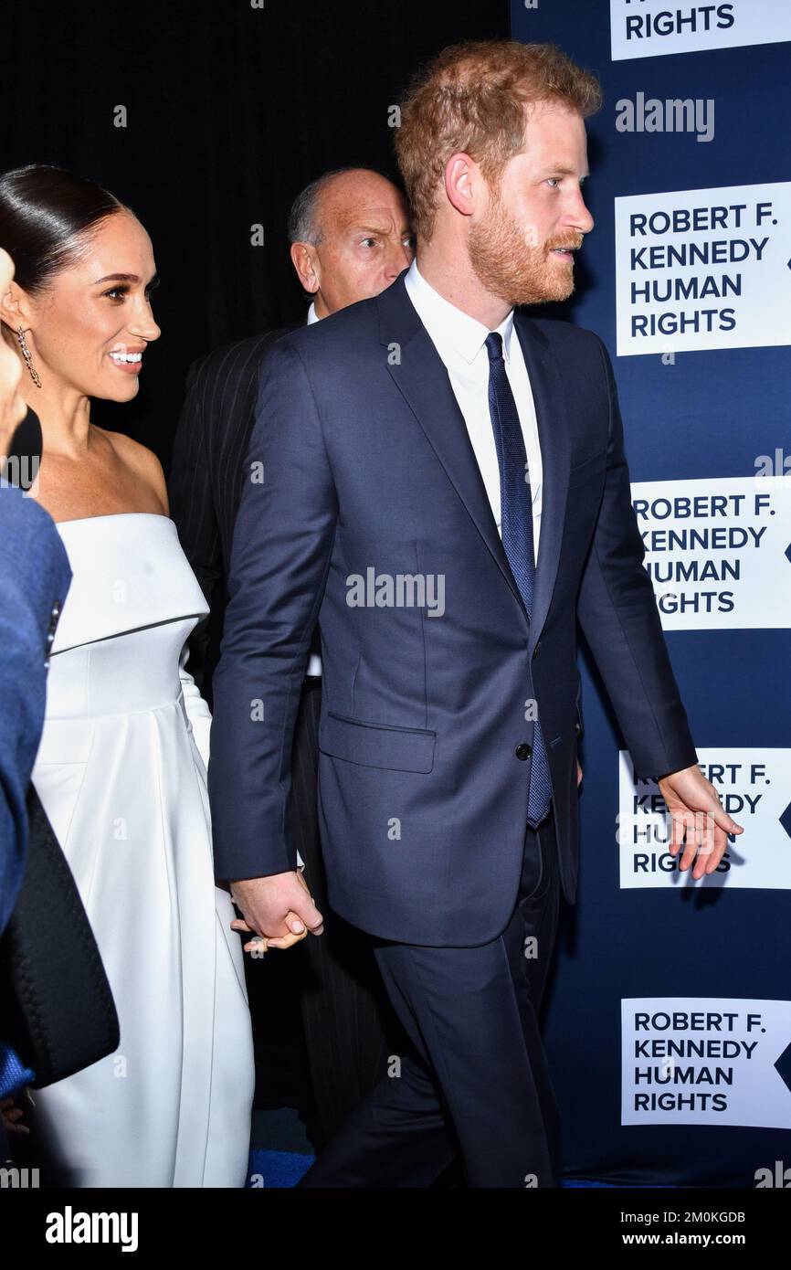 Der Herzog und die Herzogin von Sussex kommen zur Robert F. Kennedy Human Rights Ripple of Hope Awards Gala im New York Hilton Midtown in New York, USA. Foto: Dienstag, 6. Dezember 2022. Stockfoto