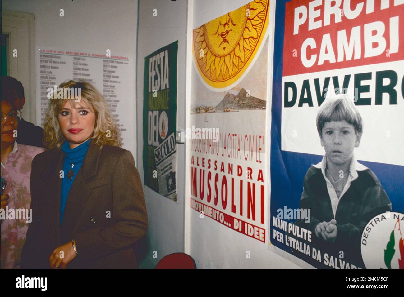 Italienische Politikerin Alessandra Mussolini wartet auf das Wahlergebnis, Neapel, Italien 1993 Stockfoto