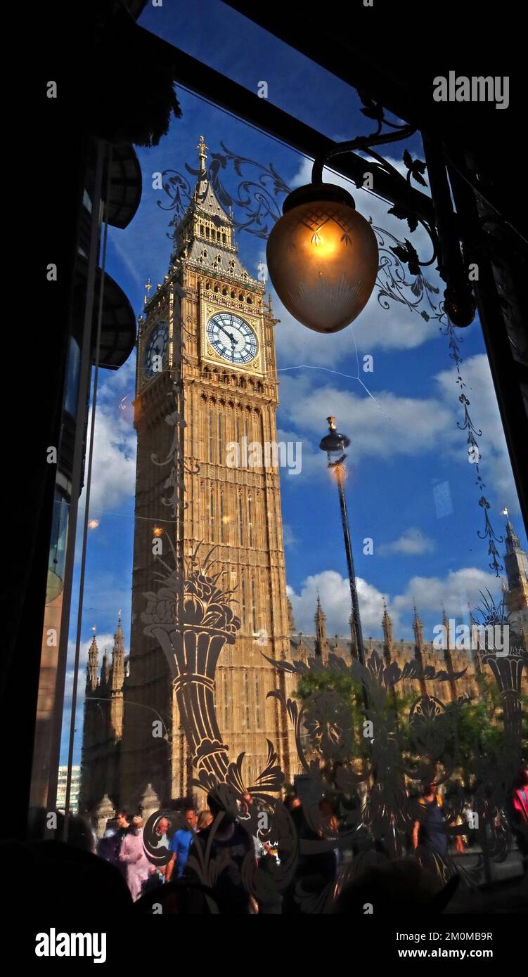 Big Ben Uhr und parlamentsgebäude, Regierung, aus Sicht von St. Stephens Tavern Westminster, London, England, Großbritannien, SW1A 0AA Stockfoto