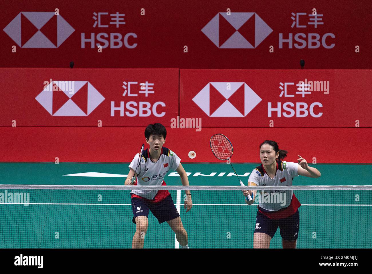 Bangkok, Thailand. 07.. Dezember 2022. Zhang Shu Xian (L) und Zheng Yu (R) aus China, die während des Doppel-Badminton-Spiels der Frauen im HSBC BTW World Tour Finals 2022 im Nimibutr-Stadion in Bangkok in Aktion gesehen wurden. Das Ergebnis ist, dass Chen Qing Chen und Jia Yi Fan Zhang Shu Xian und Zheng Yu 2-1 gewinnen (21-18, 17-21, 21-14) (Foto: Peerapon Boonyakiat/SOPA Images/Sipa USA) Guthaben: SIPA USA/Alamy Live News Stockfoto