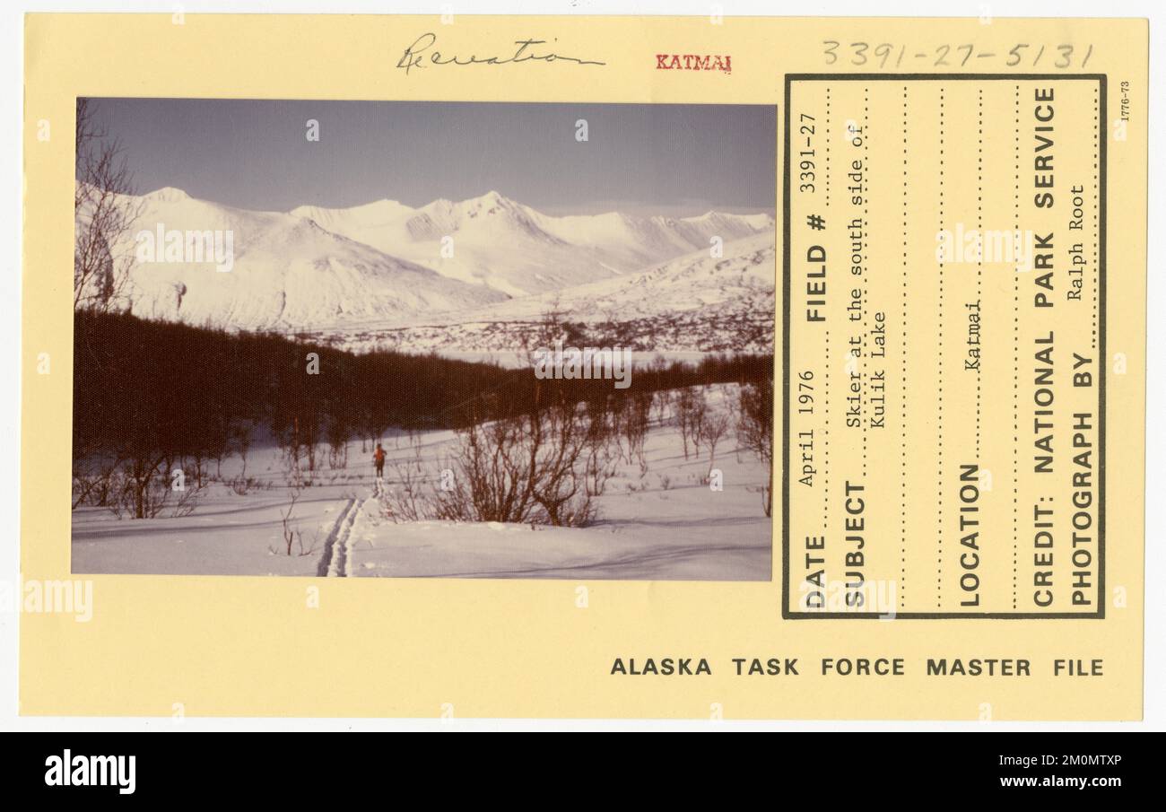 Skifahrer auf der Südseite des Kulik Lake. Alaska Task Force Fotos Stockfoto