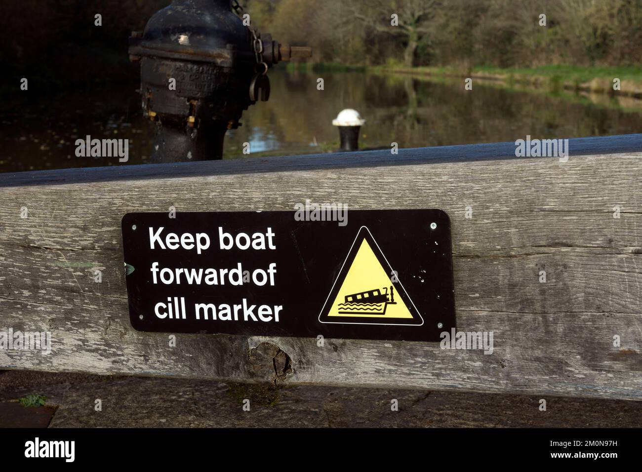 Schild „Boot vor Cill Marker halten“, Hatton Locks, Grand Union Canal, Warwickshire, UK Stockfoto