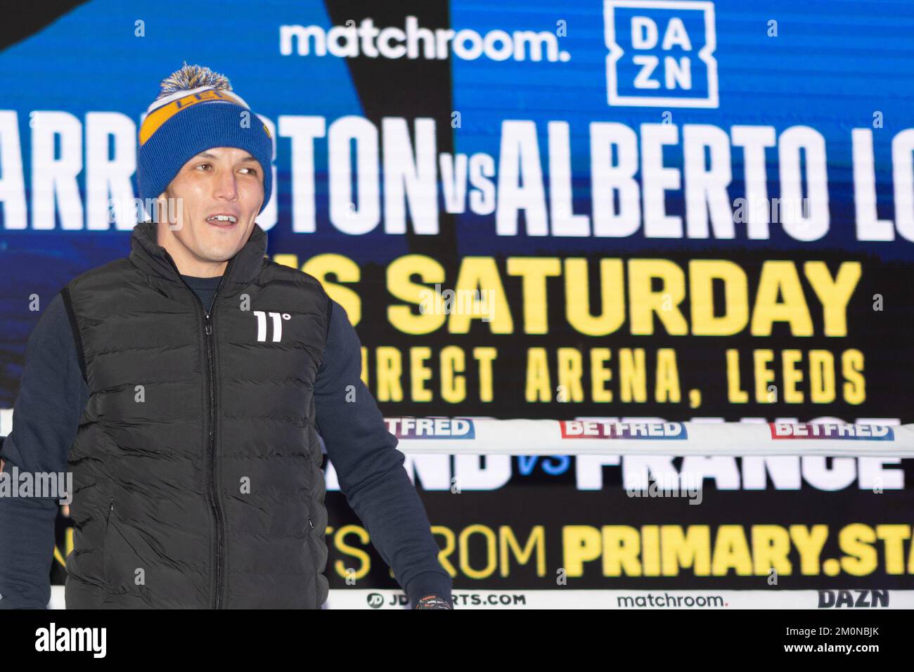 Leeds, Großbritannien. 07.. Dezember 2022. Kirkgate Market, Market Event Space, Vicar Lane, Leeds, West Yorkshire, 7.. Dezember 2022 Josh Warrington während des Public/Media Workout Credit: Touchlinepics/Alamy Live News Stockfoto