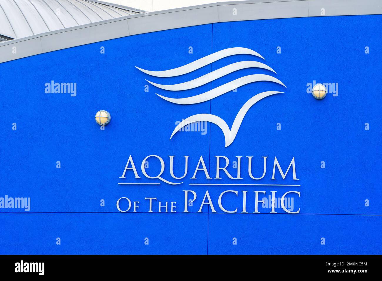 LONG BEACH, CA, USA - 19. MÄRZ 2016: Fassade des Aquarium of the Pacific und Markenlogo. Stockfoto