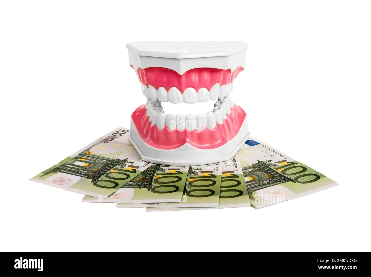 Geld Euro für Zahnpflege, Zahnbehandlung, teuren Zahnarztdienst, isoliert auf weiß. Hochwertiges Foto Stockfoto