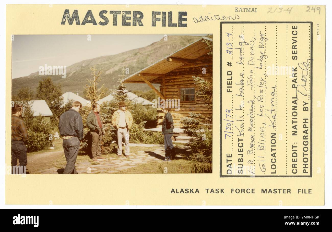 Kulik Lake Lodge L-R Bruce Moorhead, John Dennis, Gil Blinn, Les Risley Lodge Manager. Alaska Task Force Fotos Stockfoto