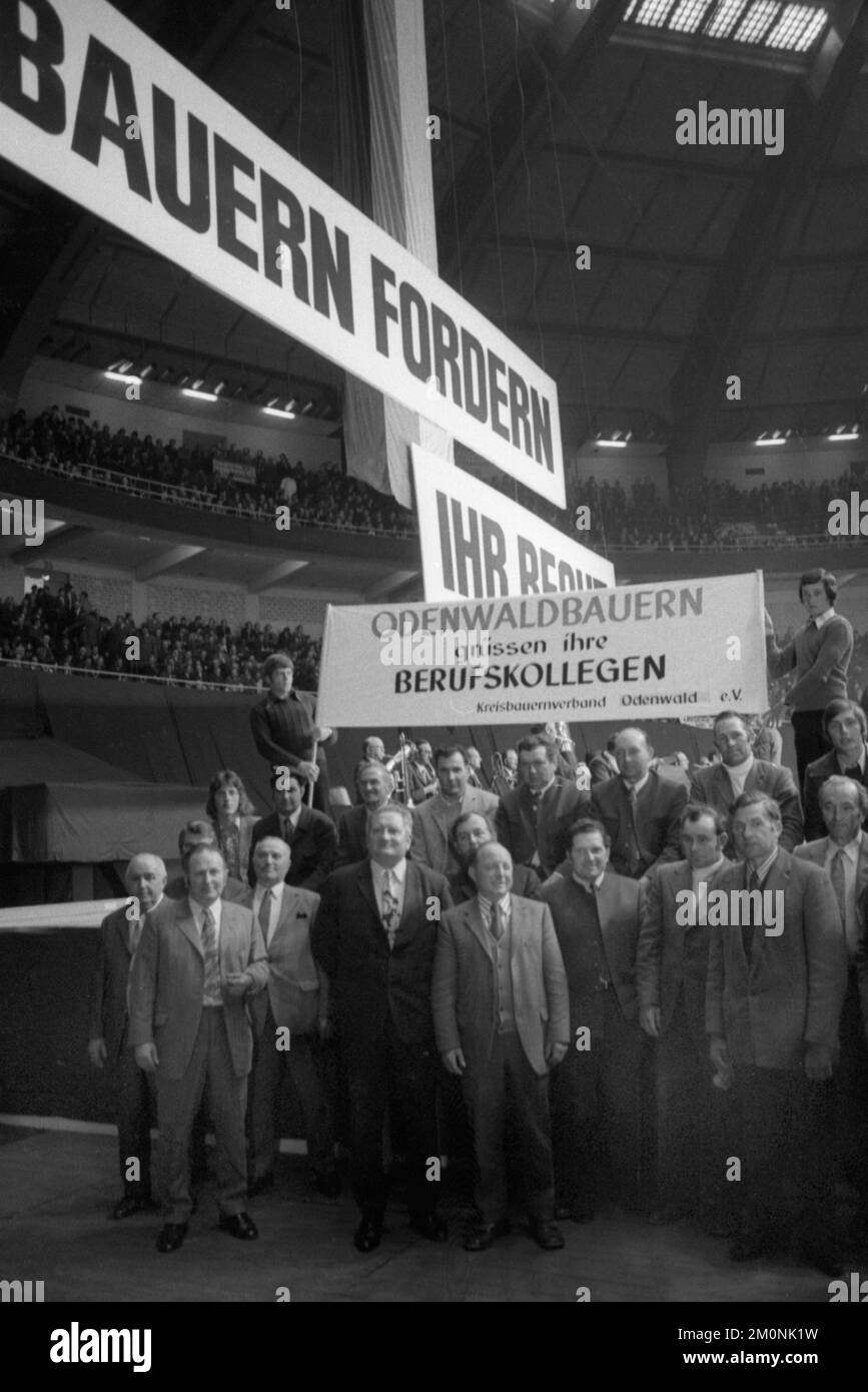 Die zentralen Bauernverbände fordern ihre Rechte am 23.4.1974 in der Westfalenhalle in Dortmund, Deutschland, Europa Stockfoto