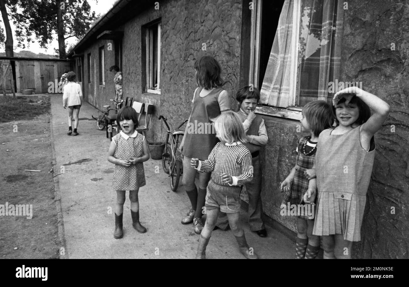 Kinder in einem Obdachlosenheim am 20.6.1974. In Dortmund, Deutschland, Europa Stockfoto