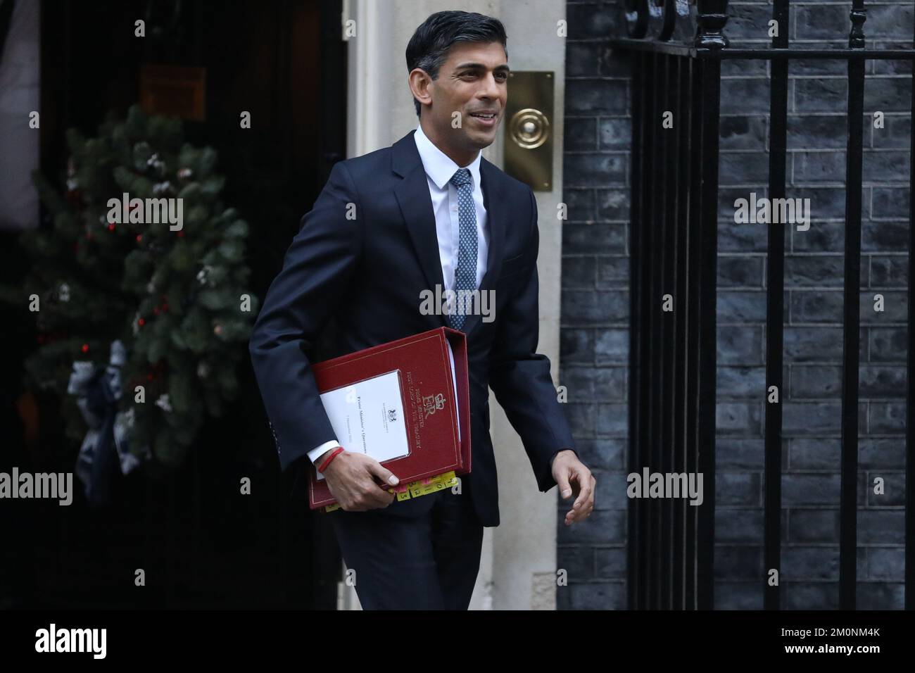 LONDON, UK, 7TH. DEZEMBER 2022. Premierminister Rishi Sunak verlässt Downing Street Nr. 10 wegen PMQs im Unterhaus. Stockfoto