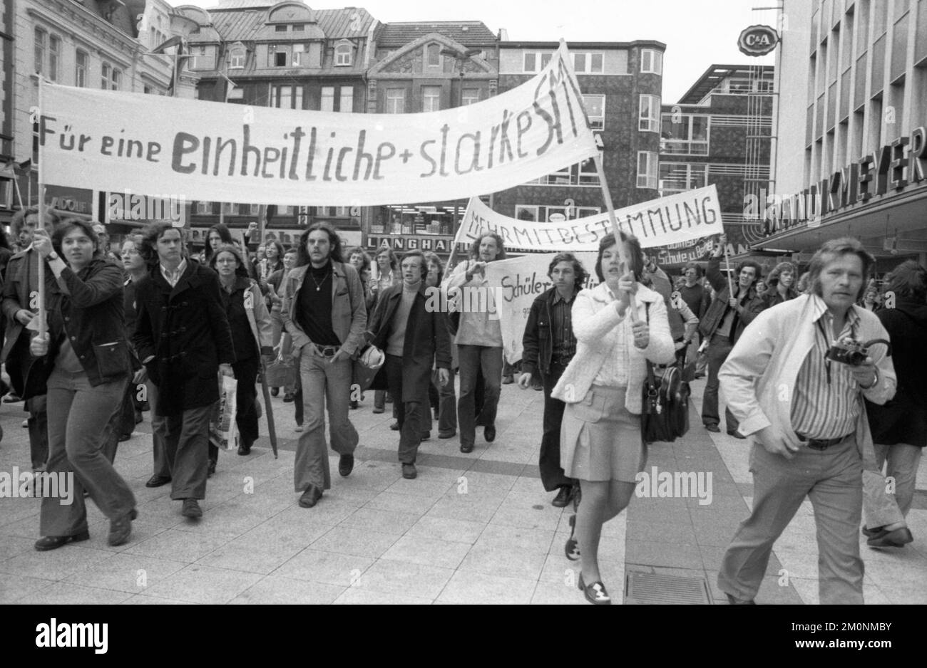 Die Schuelermitverantwortung (SMV) hat sich am 1. Juli 1974 mit einem Kongress und anschließendem Dämonstr für die Mitbestimmung von Studierenden und Auszubildenden eingesetzt Stockfoto