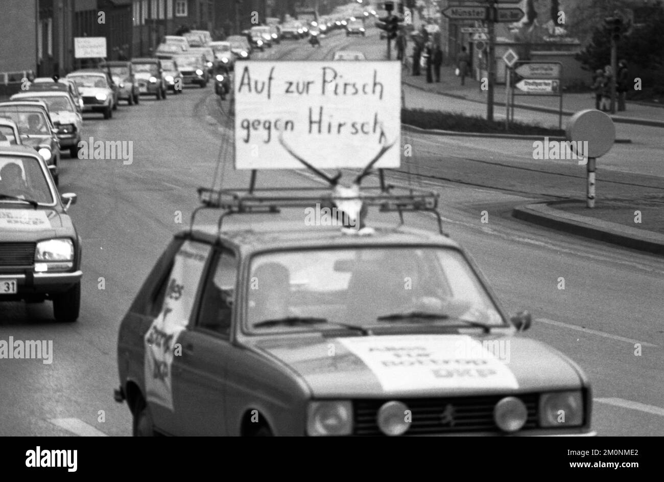 Die Absicht, die Stadt Bottrop im Ruhrbezirk in Essen zu integrieren, wurde am 27. Februar 1976 von zahlreichen Einwohnern mit einem Moto mit Protesten erfüllt Stockfoto