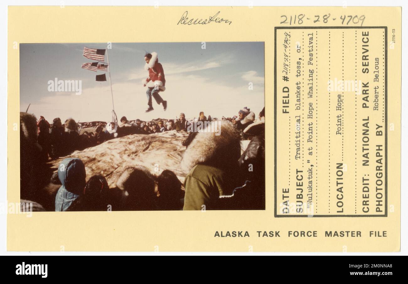 Traditioneller Decken-Wurf, oder „Nulukatuk“, beim Point Hope Whaling Festival. Alaska Task Force Fotos Stockfoto