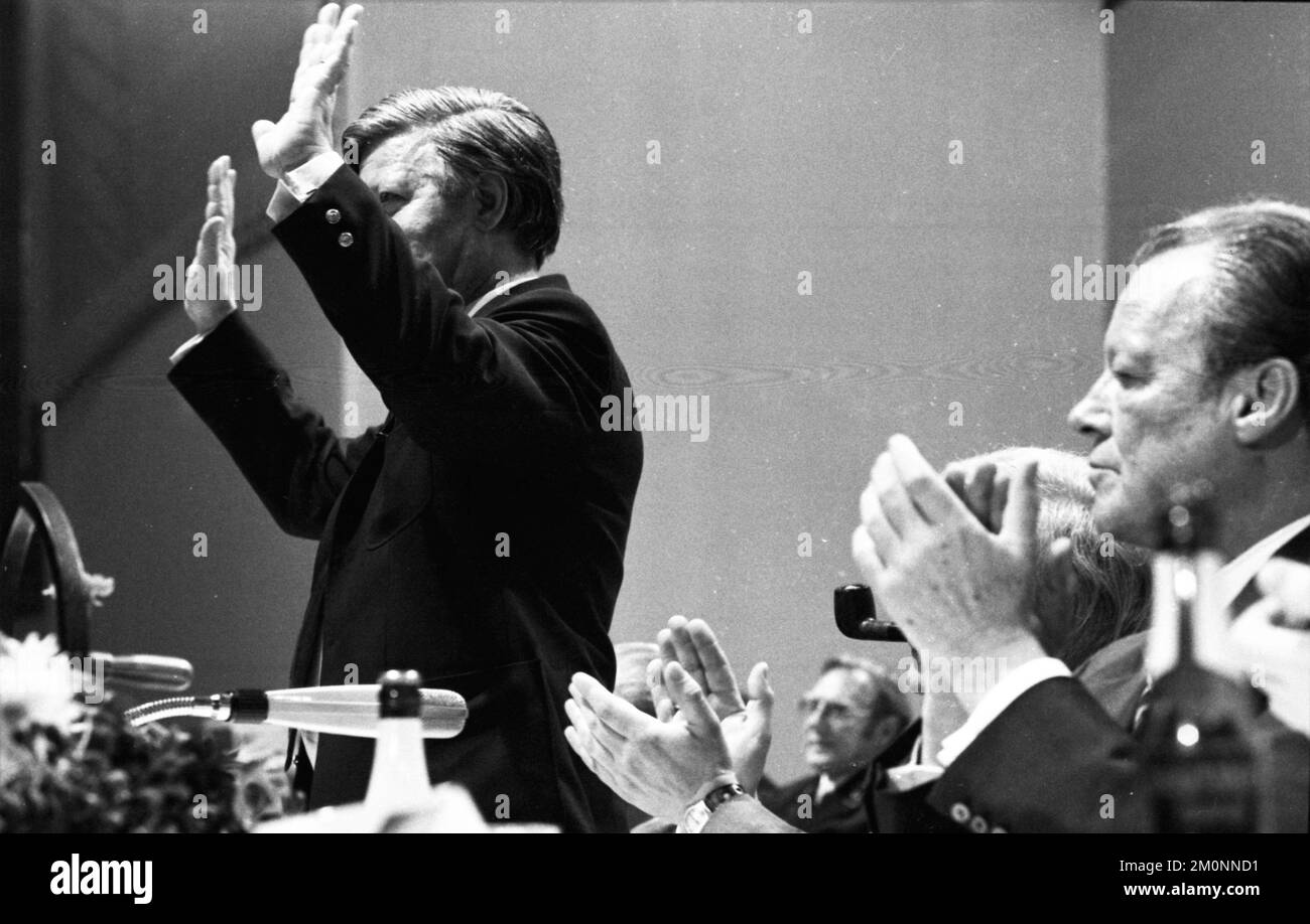 Der Parteikongress der Sozialdemokratischen Partei Deutschlands (SPD) am 18.06.1976 in der Westfalenhalle in Dortmund. Helmut Schmidt l, Deutschland, Europa Stockfoto