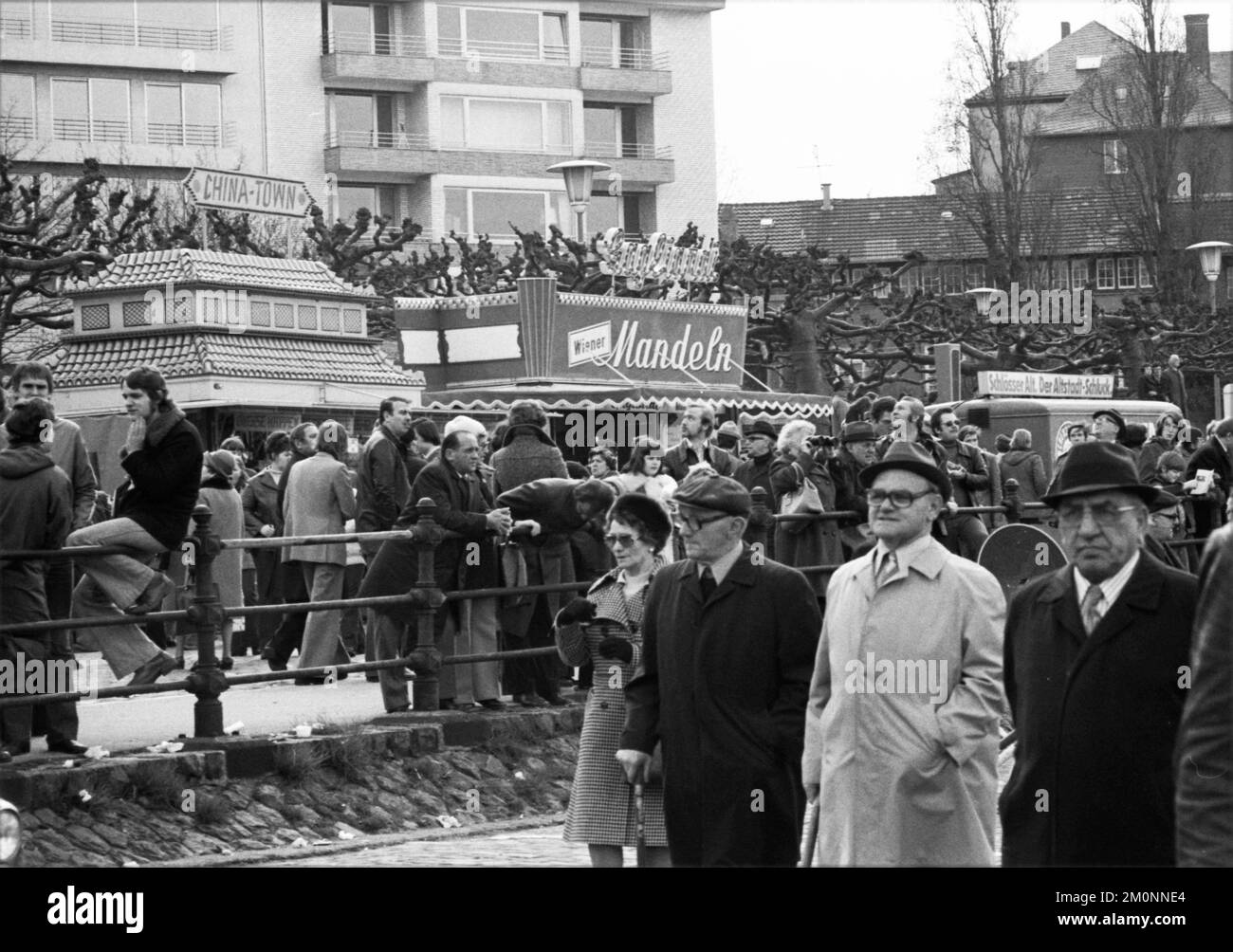 : Die Verlagerung einer Rheinbrücke wurde am 07.04.1976., Deutschland, Europa, zu einem öffentlichen Festival in Düsseldorf Stockfoto