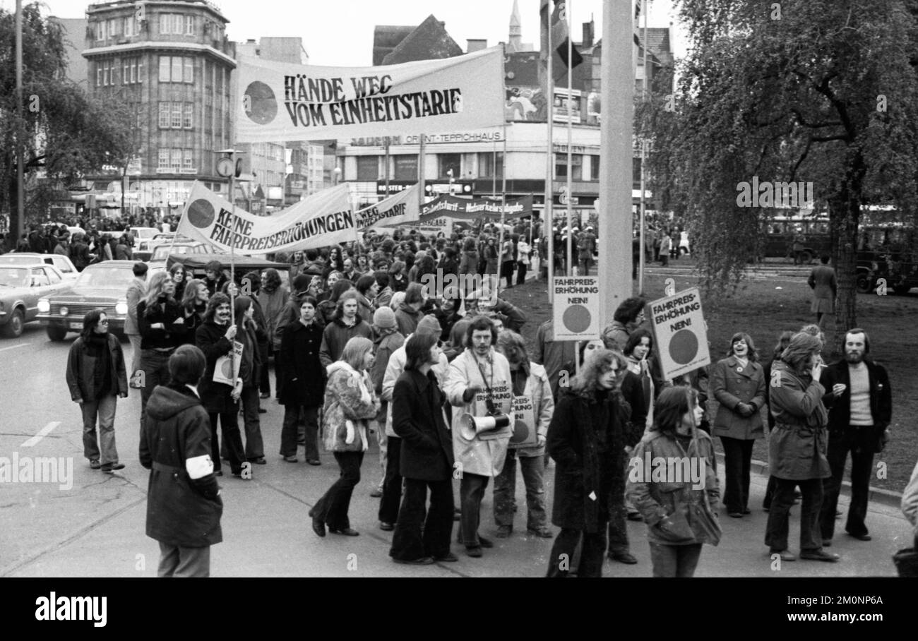 Die Demonstrationen vom 1-5. April 1975 im Zentrum von Hannover, das unter dem Titel „Roter Punkt“ traditionell wurde, sprachen sich gegen Preiserhöhungen für Züge und aus Stockfoto