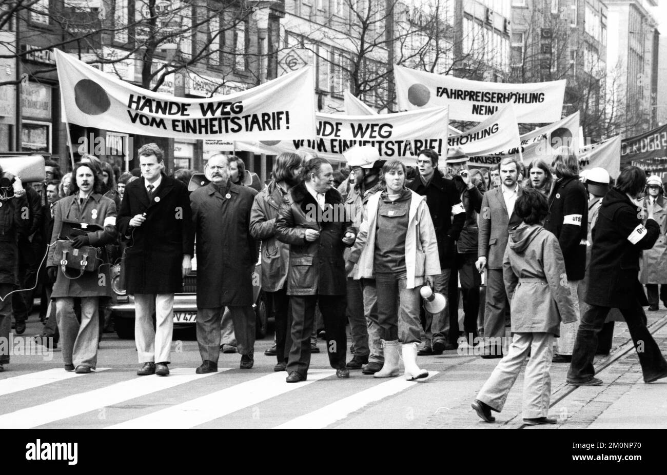 Die Demonstrationen vom 1-5. April 1975 im Zentrum von Hannover, das unter dem Titel „Roter Punkt“ traditionell wurde, sprachen sich gegen Preiserhöhungen für Züge und aus Stockfoto