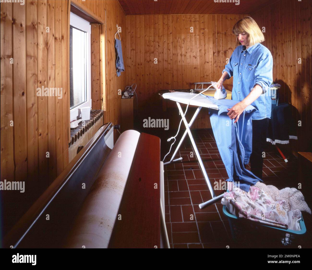 Die Hausarbeit einer Hausfrau, hier am 01.02.1995. In Iserlohn, ist auch zu jeder Zeit eine anspruchsvolle Tätigkeit, Deutschland, Europa Stockfoto
