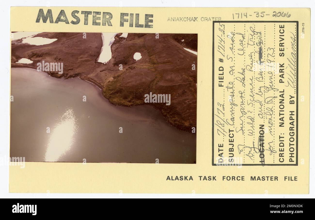 Campingplatz auf der S-Seite des Surprise Lake. Verwendet von Wild & Scenic River Trip & von Ben Guild für den Monat Juni 1973. Alaska Task Force Fotos Stockfoto