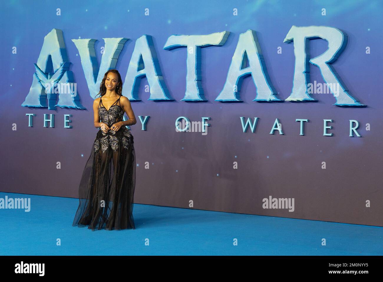 London, Großbritannien. 12.. Okt. 2022. Zoe Saldana besucht AVATAR: The Way of the Water, World Premiere Arrivals at the Odeon Luxe, Leicester Square, London, England. Kredit: S.A.M./Alamy Live News Stockfoto