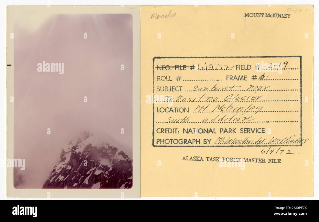 Sonnenaufgang in der Nähe des Tokositna-Gletschers. Alaska Task Force Fotos Stockfoto