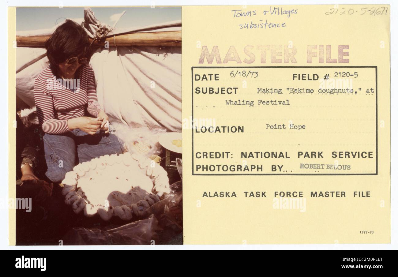 "Eskimo Doughnuts" beim Whaling Festival. Alaska Task Force Fotos Stockfoto