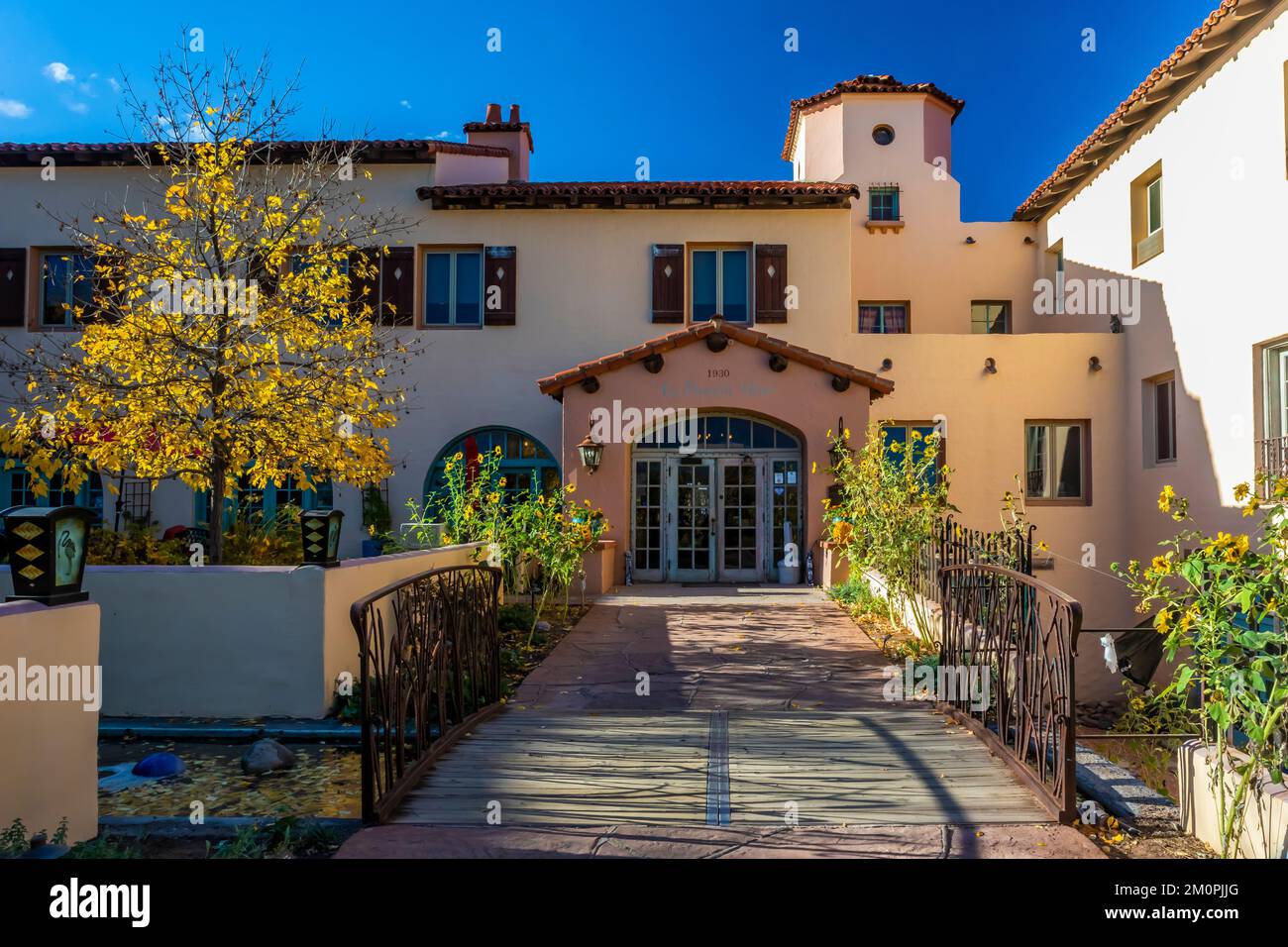 Wunderschöne Gärten von La Posada, einem restaurierten Hotel an der Route 66 in Winslow, Arizona, USA [Keine Veröffentlichung von Grundstücken; nur redaktionelle Lizenzierung] Stockfoto