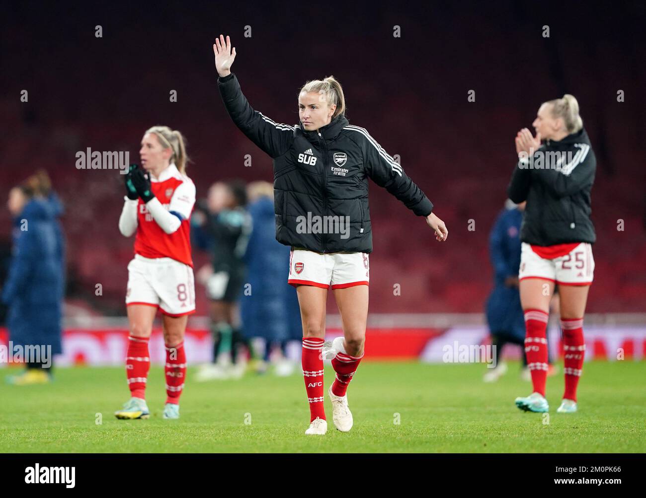 Arsenals Leah Williamson würdigt die Fans nach dem Spiel der UEFA Women's Champions League Group C im Emirates Stadium, London. Bilddatum: Mittwoch, 7. Dezember 2022. Stockfoto