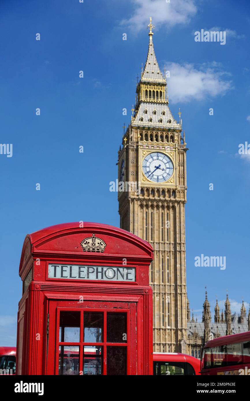 Big Ben und die traditionelle rote Telefonzelle in London, England, Großbritannien Stockfoto