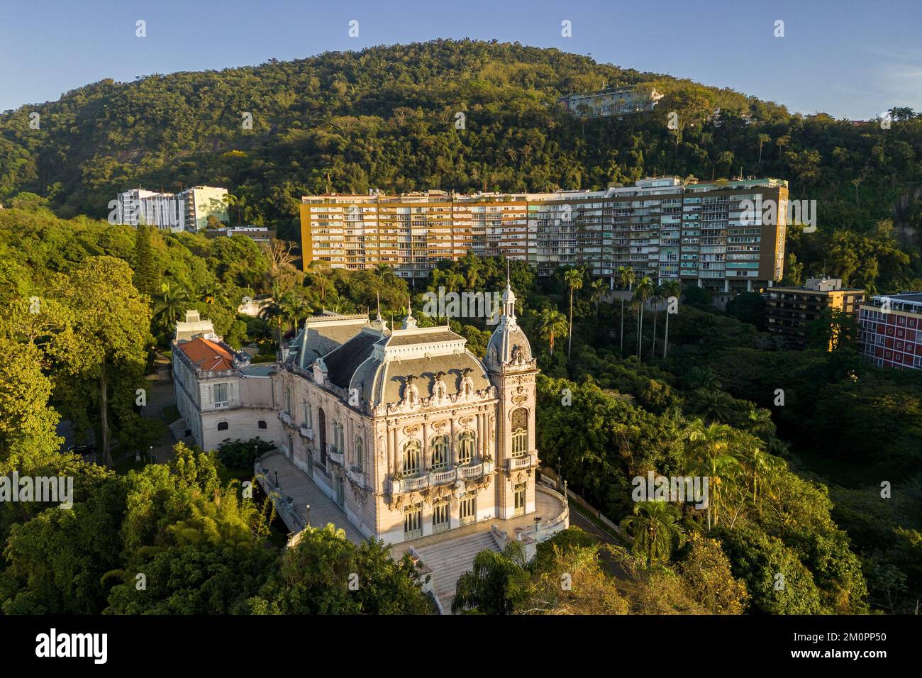Blick aus der Vogelperspektive auf den Laranjeiras Palast in Rio de Janeiro Stockfoto