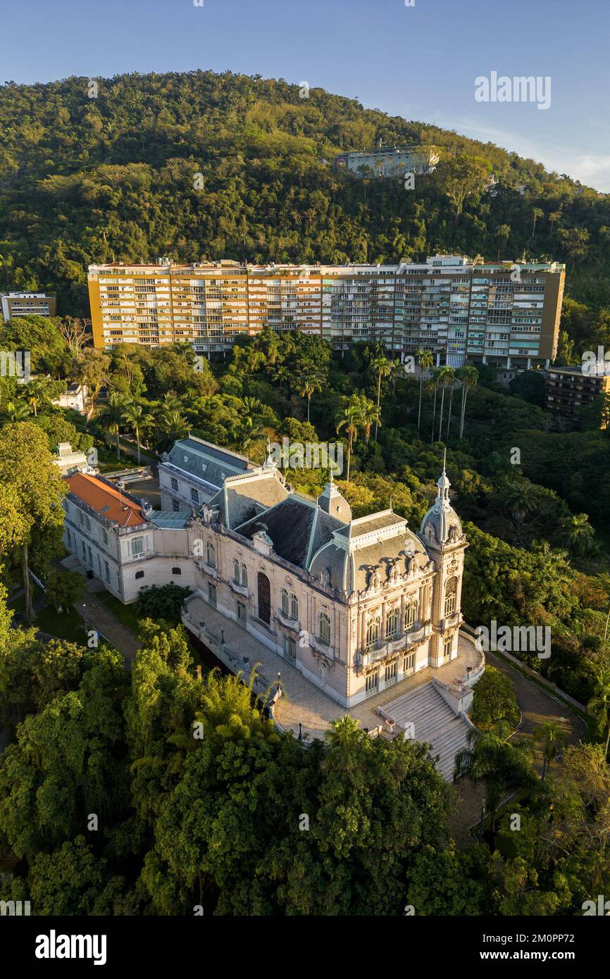 Blick aus der Vogelperspektive auf den Laranjeiras Palast in Rio de Janeiro Stockfoto
