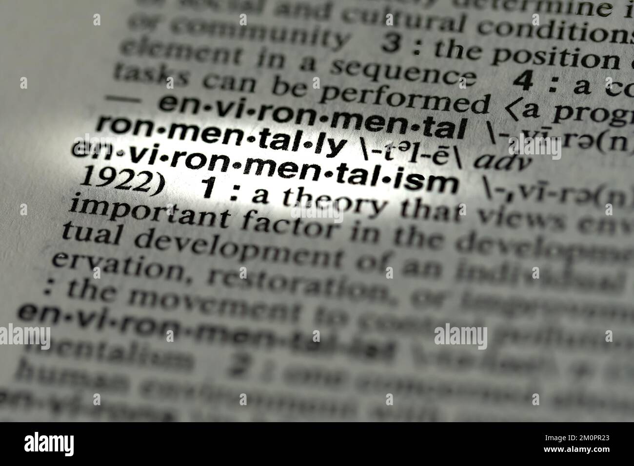 Eine Nahaufnahme eines Wortes "Umweltbewusstsein", das im Wörterbuch hervorgehoben wird Stockfoto