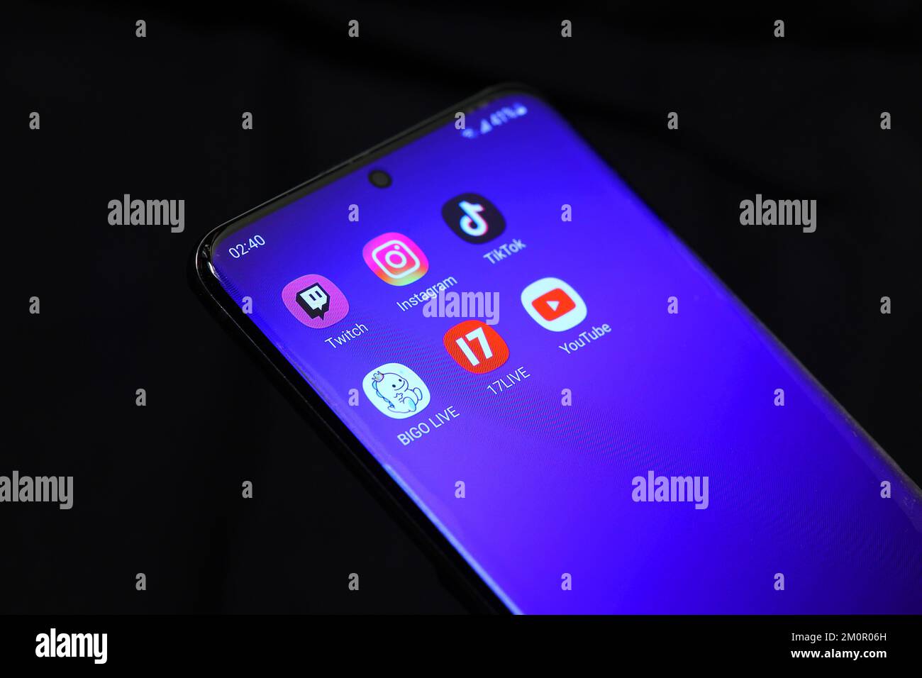 Twitch tv, Instagram Live, TikTok Live, Bigo Live, 17Live, Und Youtube Live Video und Livestreaming Apps auf einem Smartphone Stockfoto