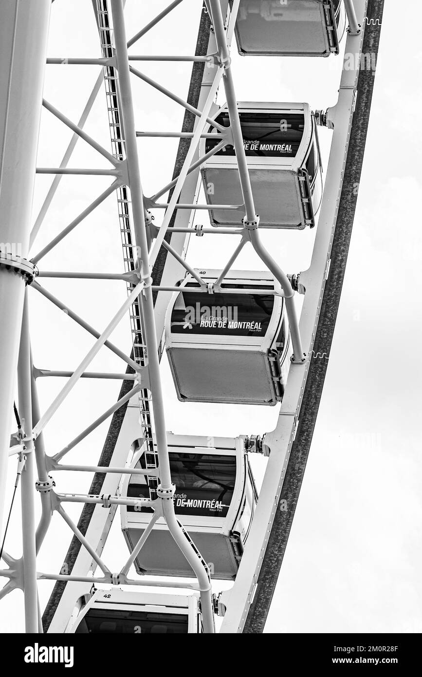 Montreal, Kanada - Juli 1 2022: La Grande Roue am alten Hafen von Downtown Montreal Stockfoto