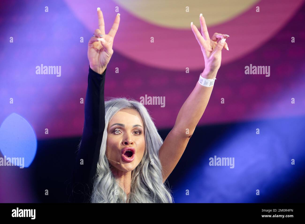 Köln, Deutschland. 08.. Dezember 2022. Influencer Catrin Heyne ist im Studio beim Finale der Reality-Show „Promi Big Brother“ am Sa.1. Kredit: Henning Kaiser/dpa/Alamy Live News Stockfoto