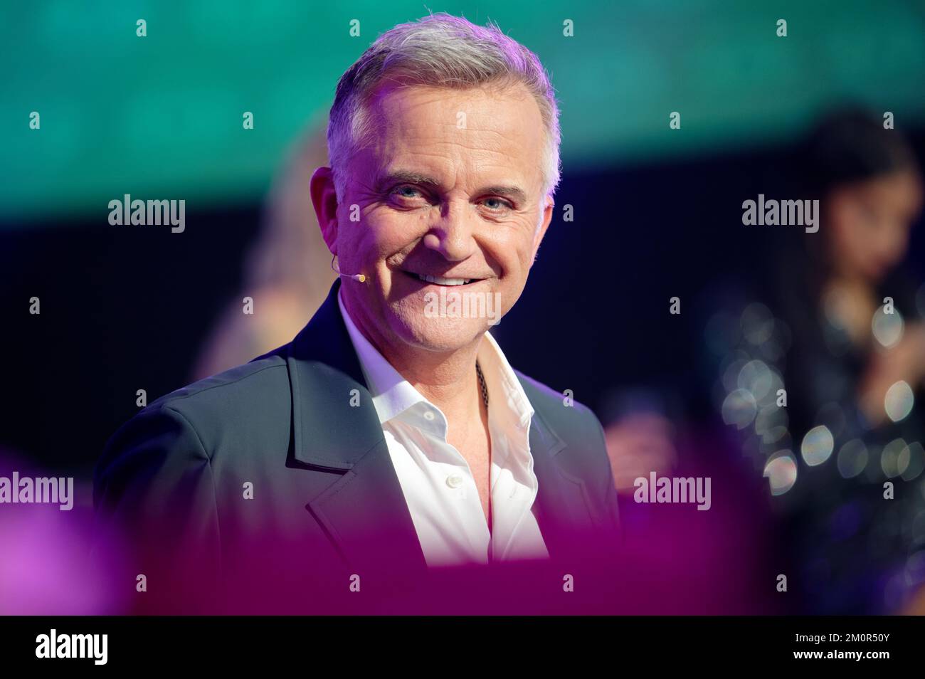 Köln, Deutschland. 08.. Dezember 2022. Comedian Jörg Knör ist im Finale der Reality-Show "Promi Big Brother" im Studio im Sat 1-Fernsehen. Kredit: Henning Kaiser/dpa/Alamy Live News Stockfoto