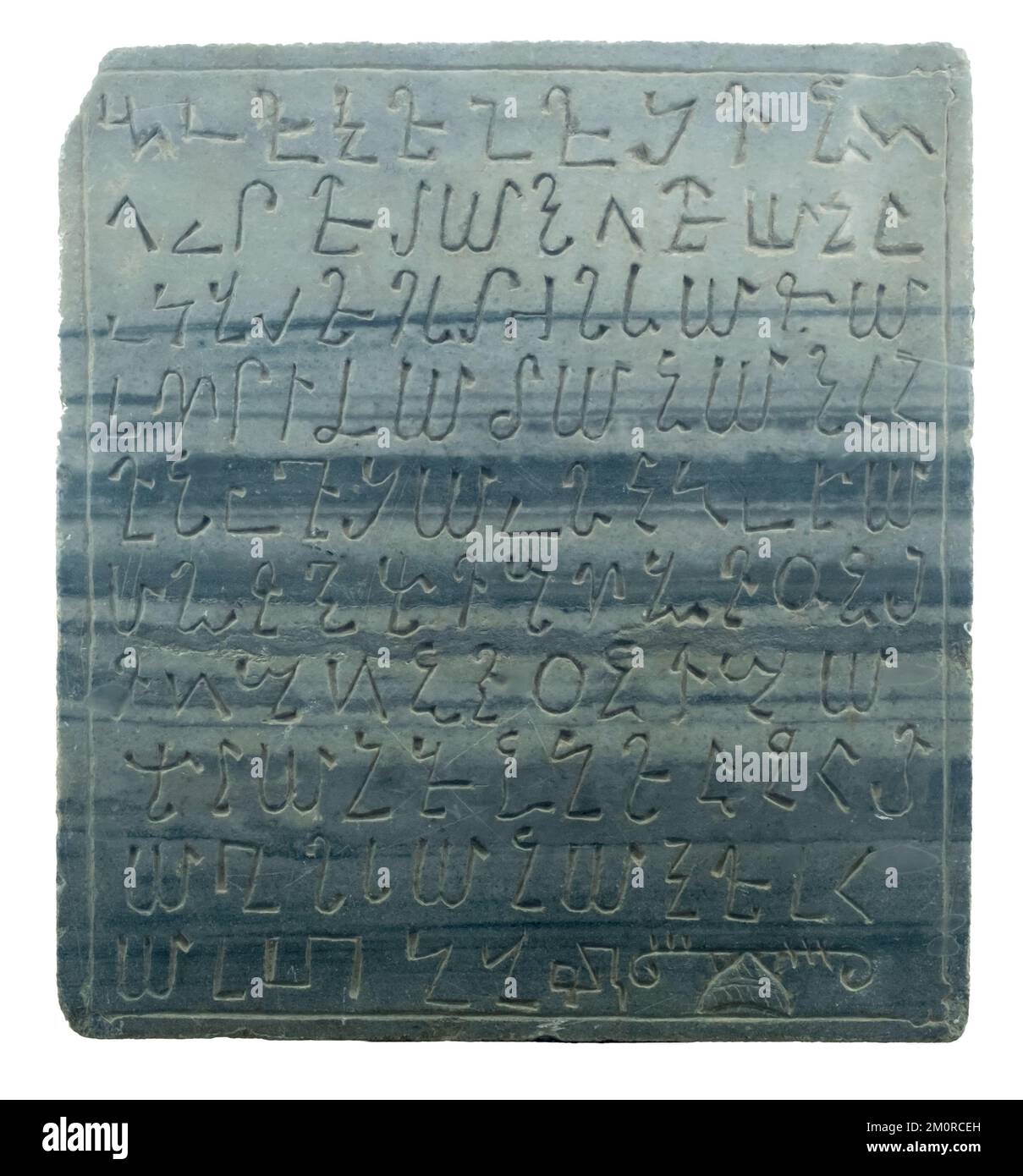 Antike semitische Inschrift auf weißem Marmor mit blauer Ader, die der Archäologe Charles Simon Clermont-Ganneau 1873 in der Nähe von Karak gefunden hat, ausgestellt im armenischen Viertel in der Altstadt von Jerusalem Israel in Edward und Helen Mardigian Armenian Museum Stockfoto