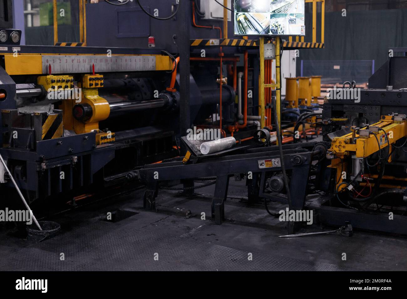 Das Innere ist moderne Ausrüstung in der Fabrik, experimentelle Ausrüstung. Arbeiten Sie mit Metall Stockfoto