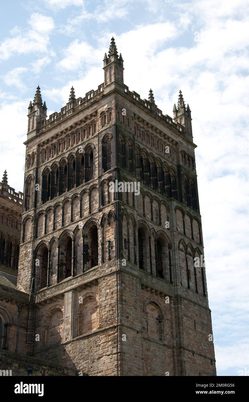 Tower, Durham Cathedral, Durham, Grafschaft Durham, Tyne und Wear, UK. Durham Cathedral ist eine normannische Kathedrale, die zwischen 1093 und 1133 im Romane erbaut wurde Stockfoto