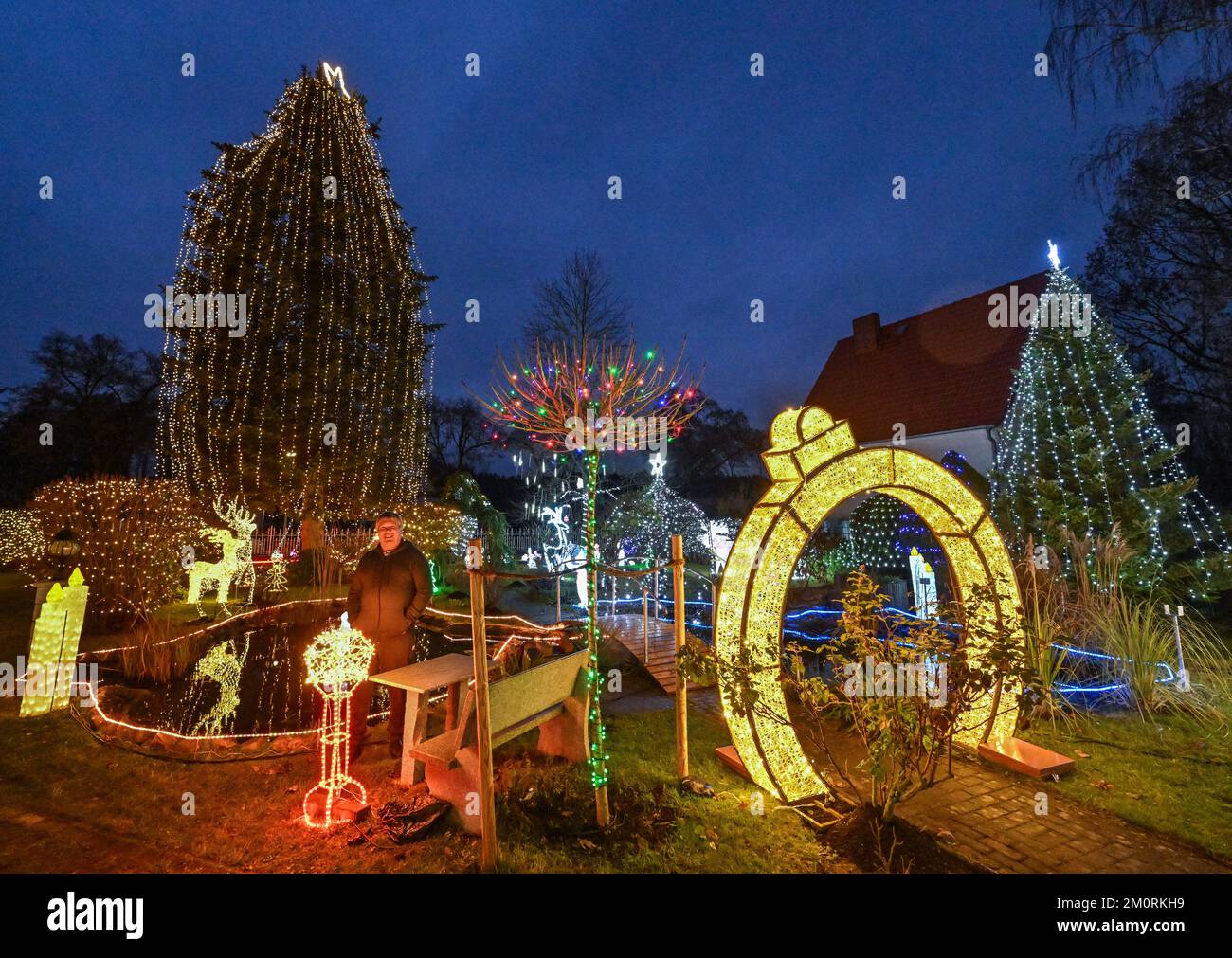 06. Dezember 2022, Brandenburg, Berkenbrück Harald Muschner steht in