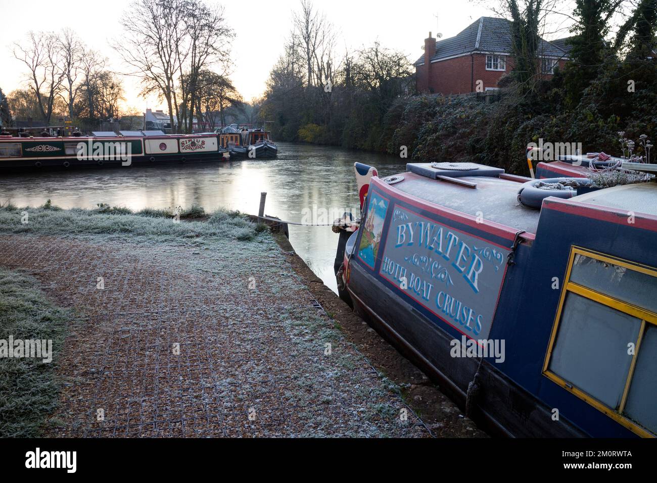 Saltisford Arm des Grand Union Canal, Early Morning Frosty, Warwick, Warwickshire, Großbritannien Stockfoto