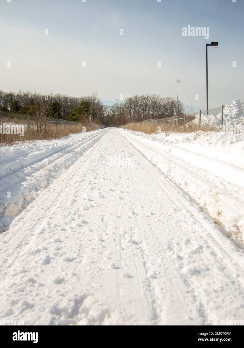 Dicker schnee auf einer straße -Fotos und -Bildmaterial in hoher Auflösung  – Alamy