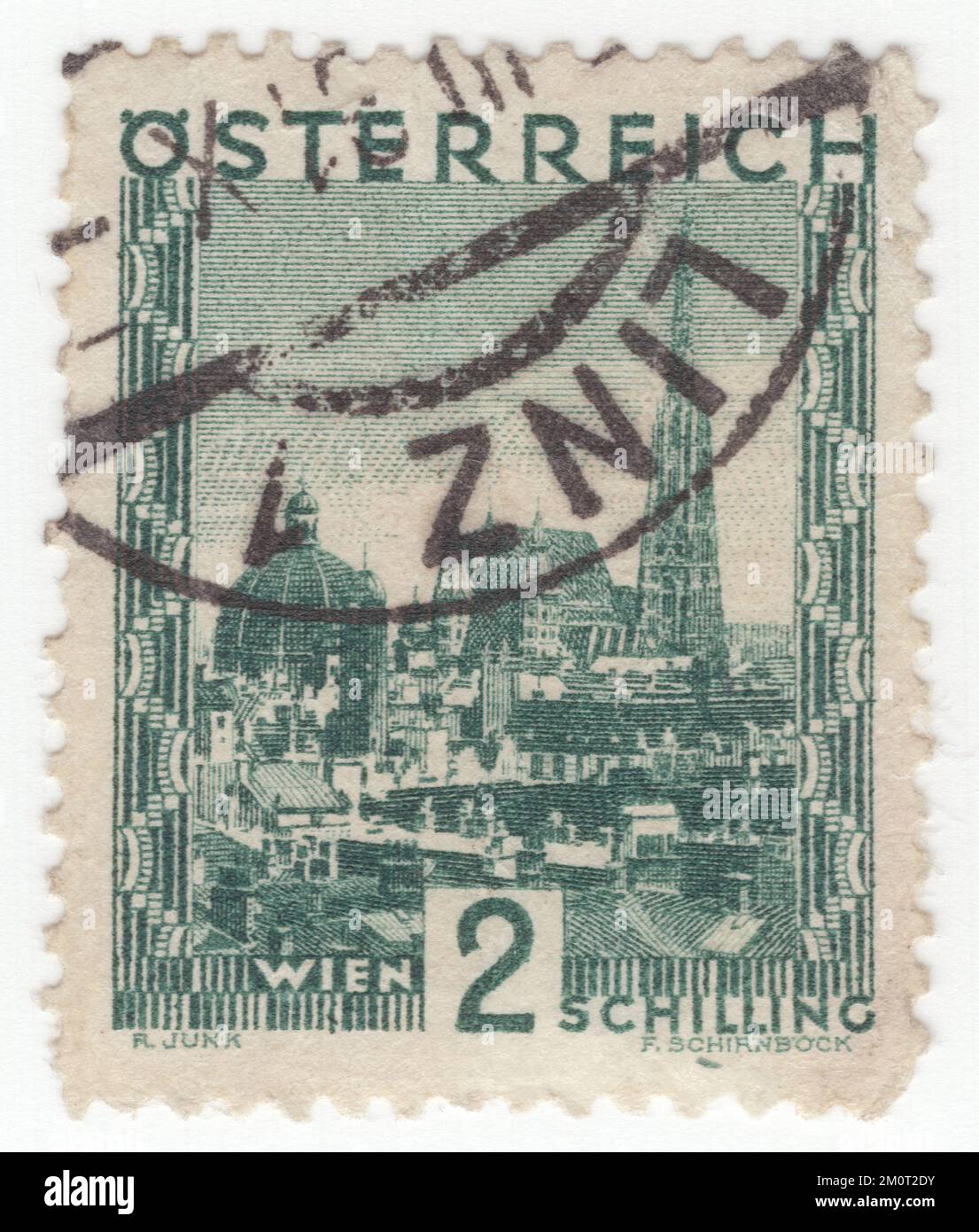 ÖSTERREICH - 1929: Ursprünglich annullierte österreichische Briefmarke mit 2 Schilling, dunkelgrün. Österreichische Städte: St. Stephansdom, Wien Stockfoto