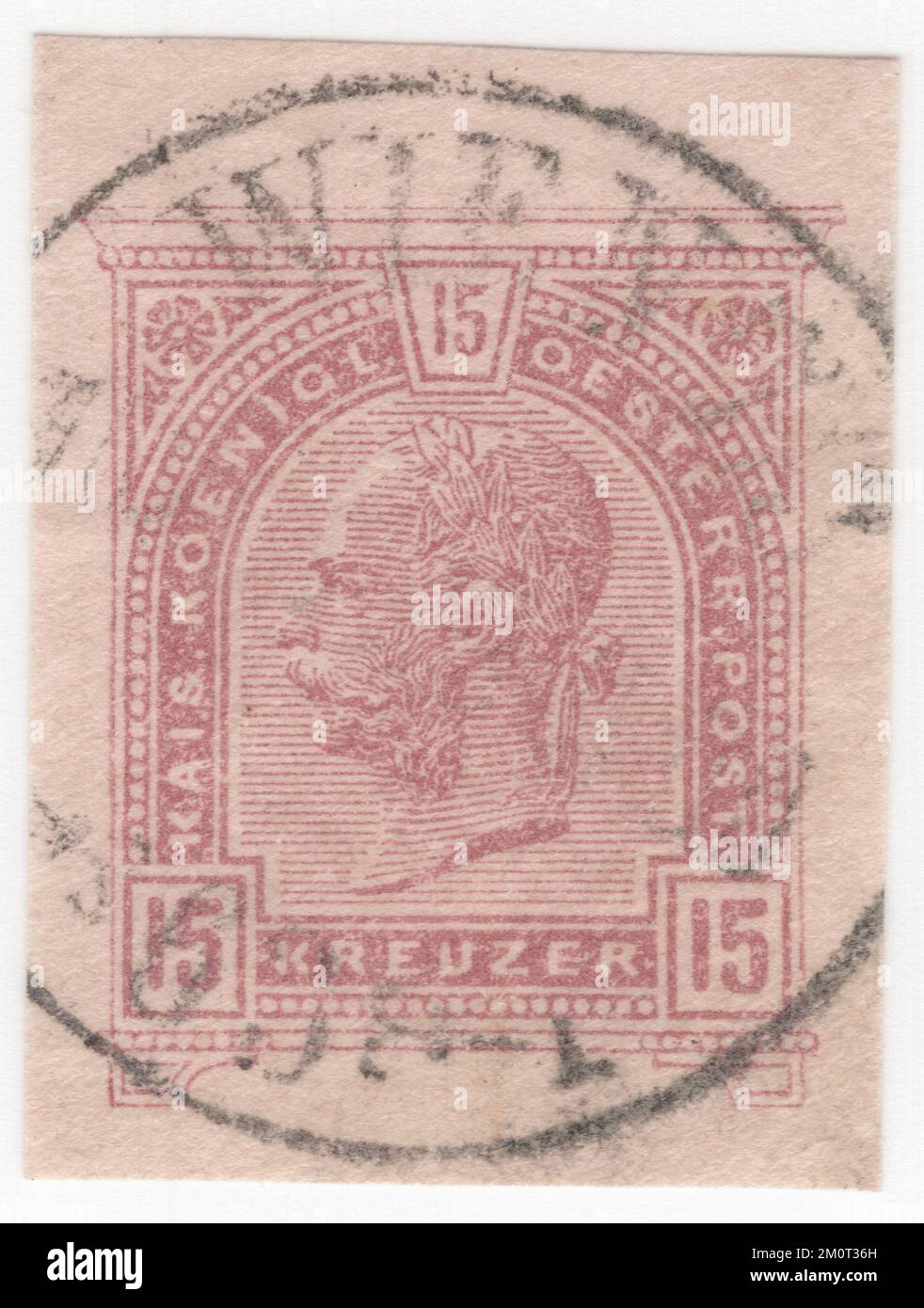 ÖSTERREICH - CA. 1872-1886: Bruchteil des Originalumschlags mit vorbedrucktem und entzogenem österreichischen 15 Kreuzer rot-braun. Kaiser Franz Josef Stockfoto