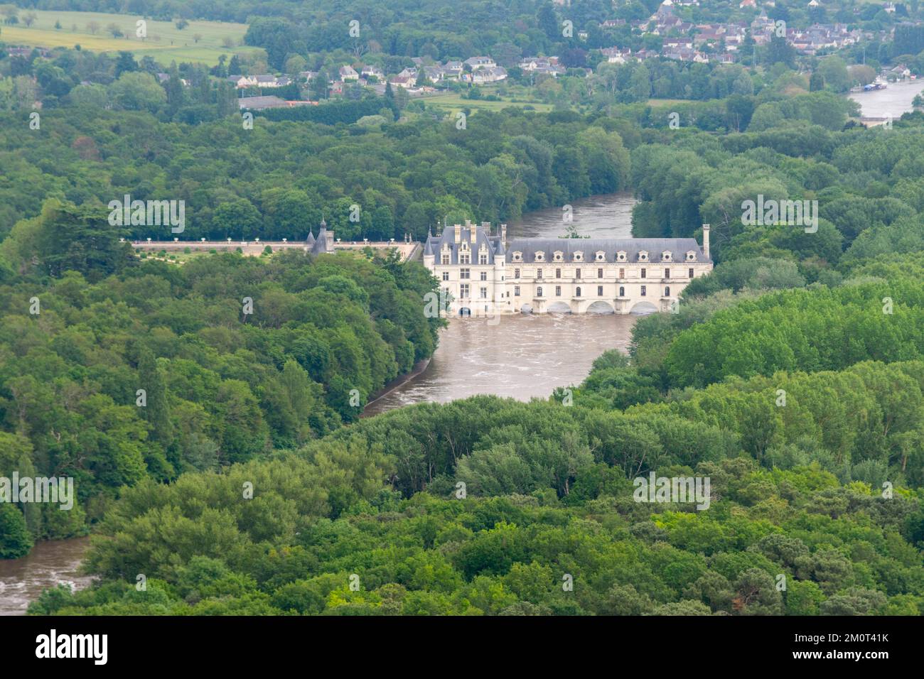 Frankreich, Indre-et-Loire (37), im Cher-Tal erleidet die Burg Chenonceau das zehnjährige Hochwasser vom Juni 2016, ihre Gärten sind teilweise überflutet. Stockfoto