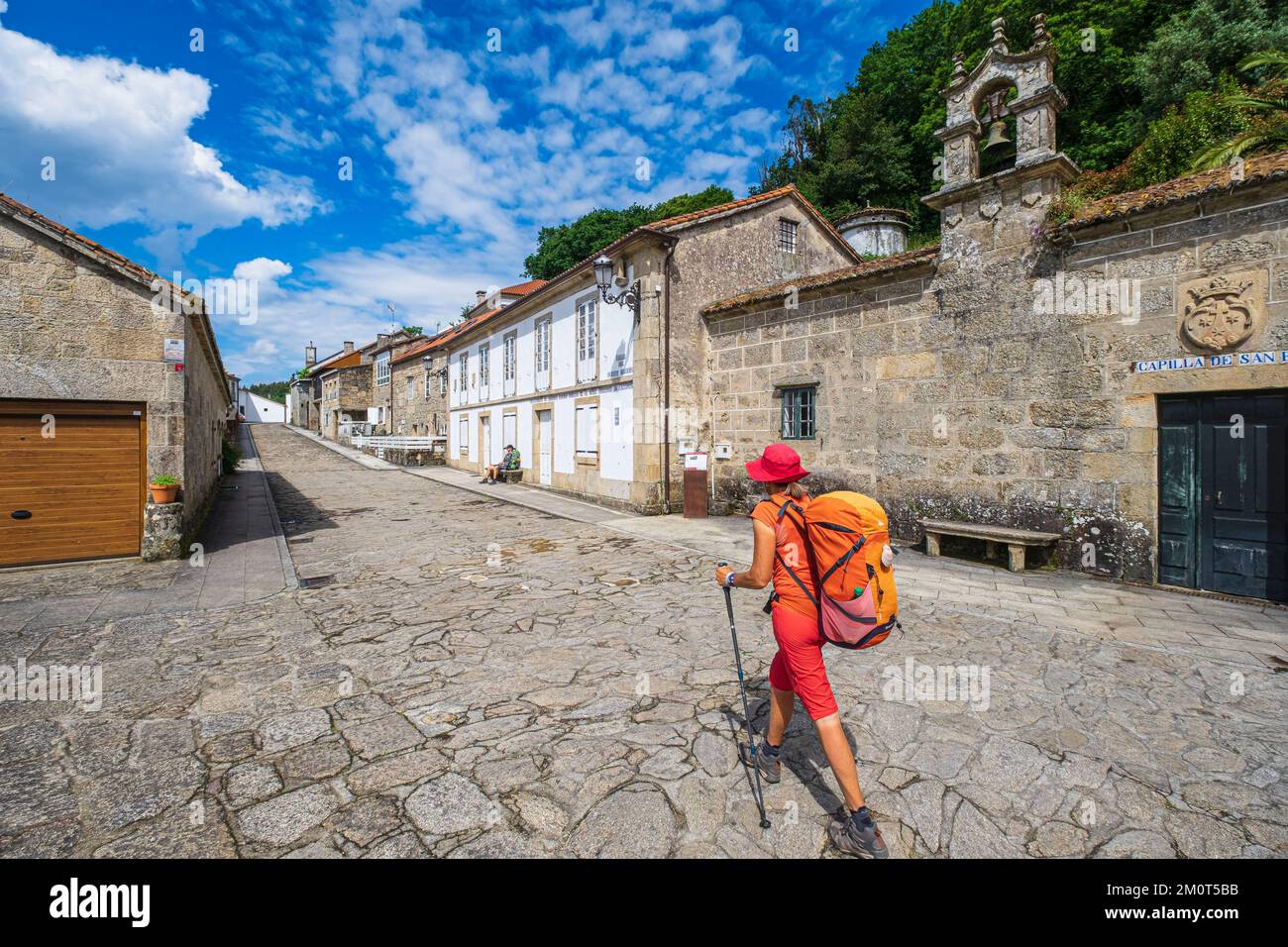 Spanien, Galicien, Gemeinde Negreira, Weiler Ponte Maceira, Wanderung auf dem Camino de Fisterra und Muxia, die Santiago de Compostela mit Cape Finisterre und Muxia, Kapelle San Blas verbindet Stockfoto